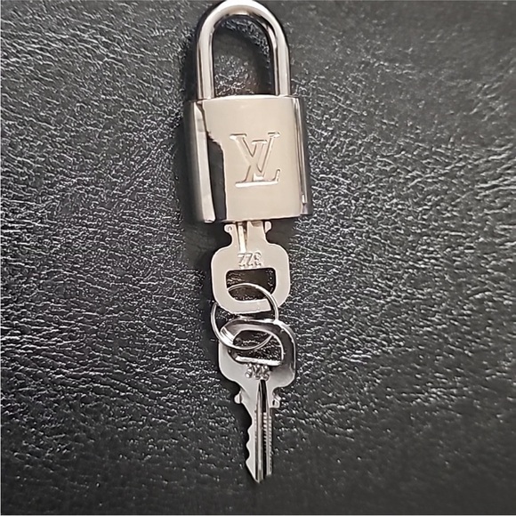 Authentic Louis Vuitton Silver Lock & Key #305 - *Lock & Key Only* RARE SILVER - Picture 3 of 3